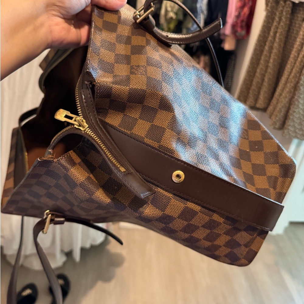 Louis Vuitton Chelsea Leather Handbag - Picture 6 of 6